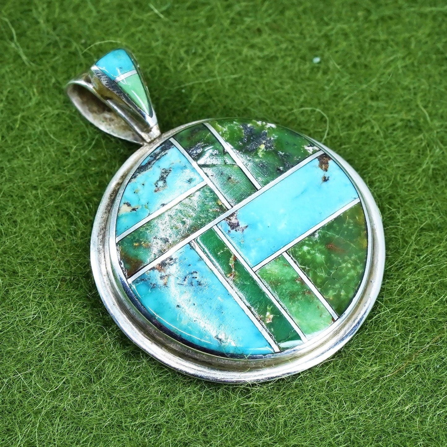 Native American Zuni Sterling 925 silver handmade circle pendant with turquoise