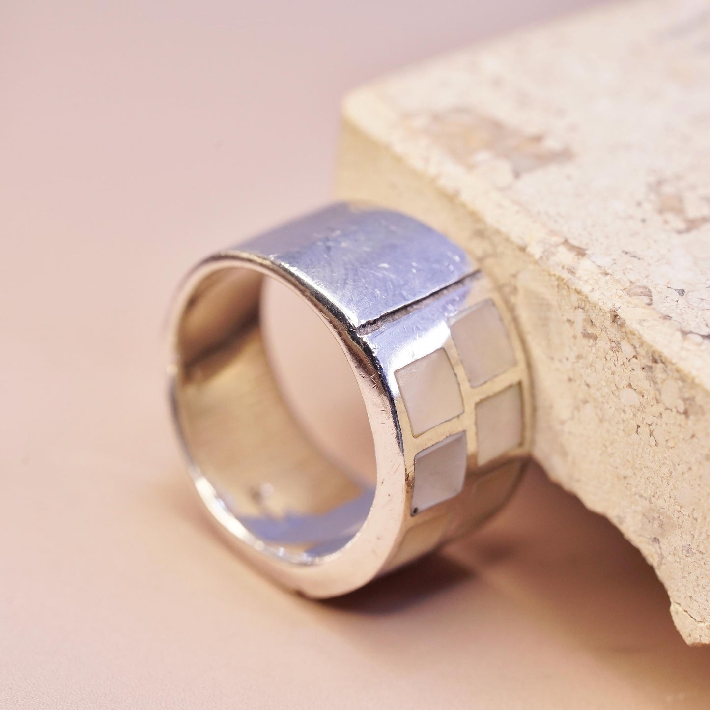 Size 6.25, vintage Sterling 925 silver statement ring with mother of pearl