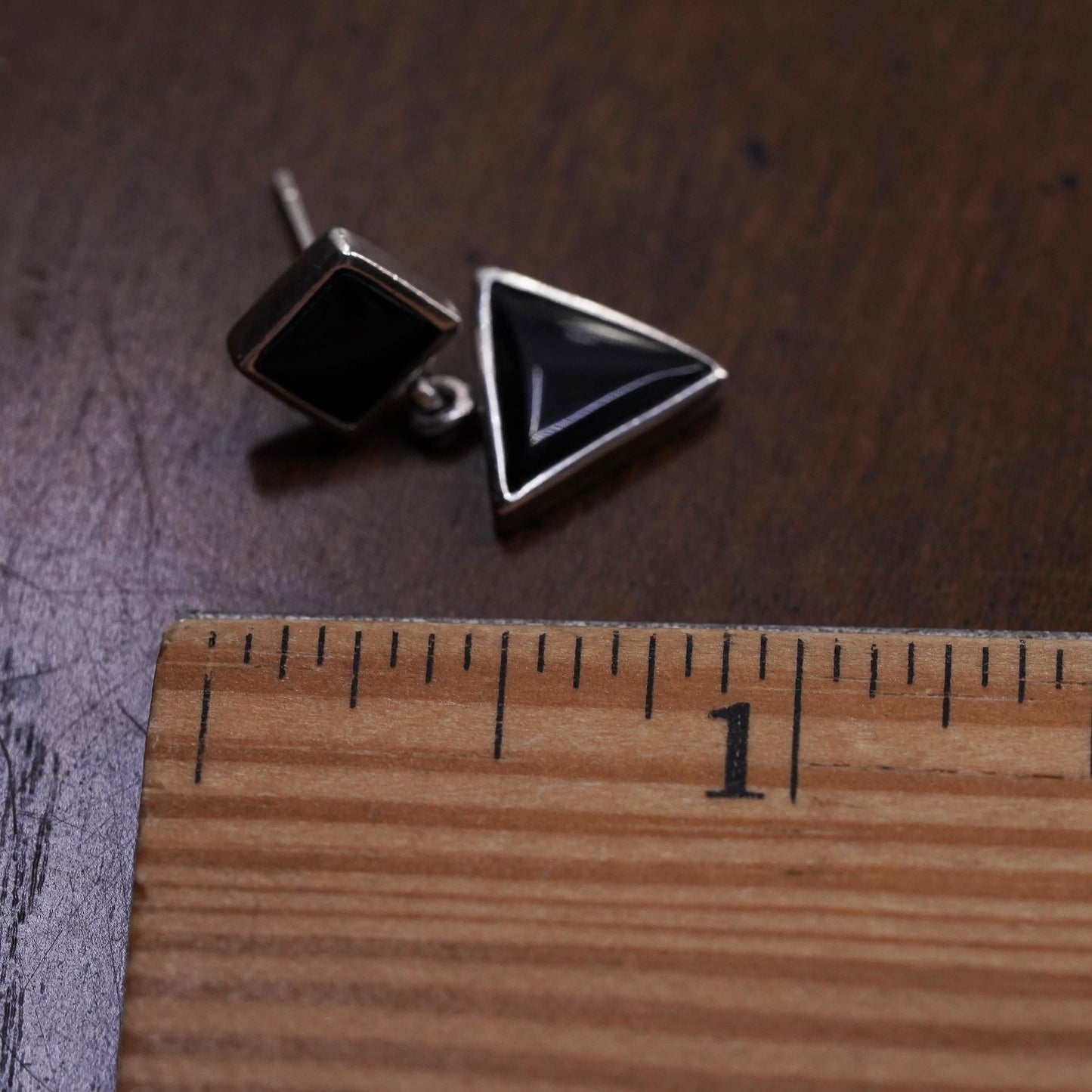 Native American Quoc QT single earring. Sterling 925 silver stud triangle onyx