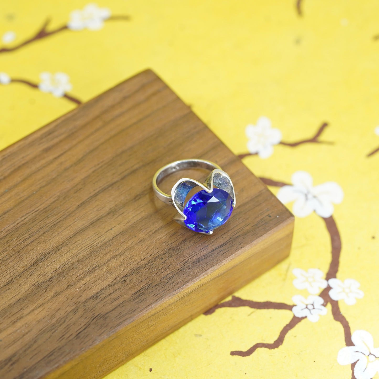 Size 7.5, Vintage Sterling 925 silver handmade flower crown ring blue quartz
