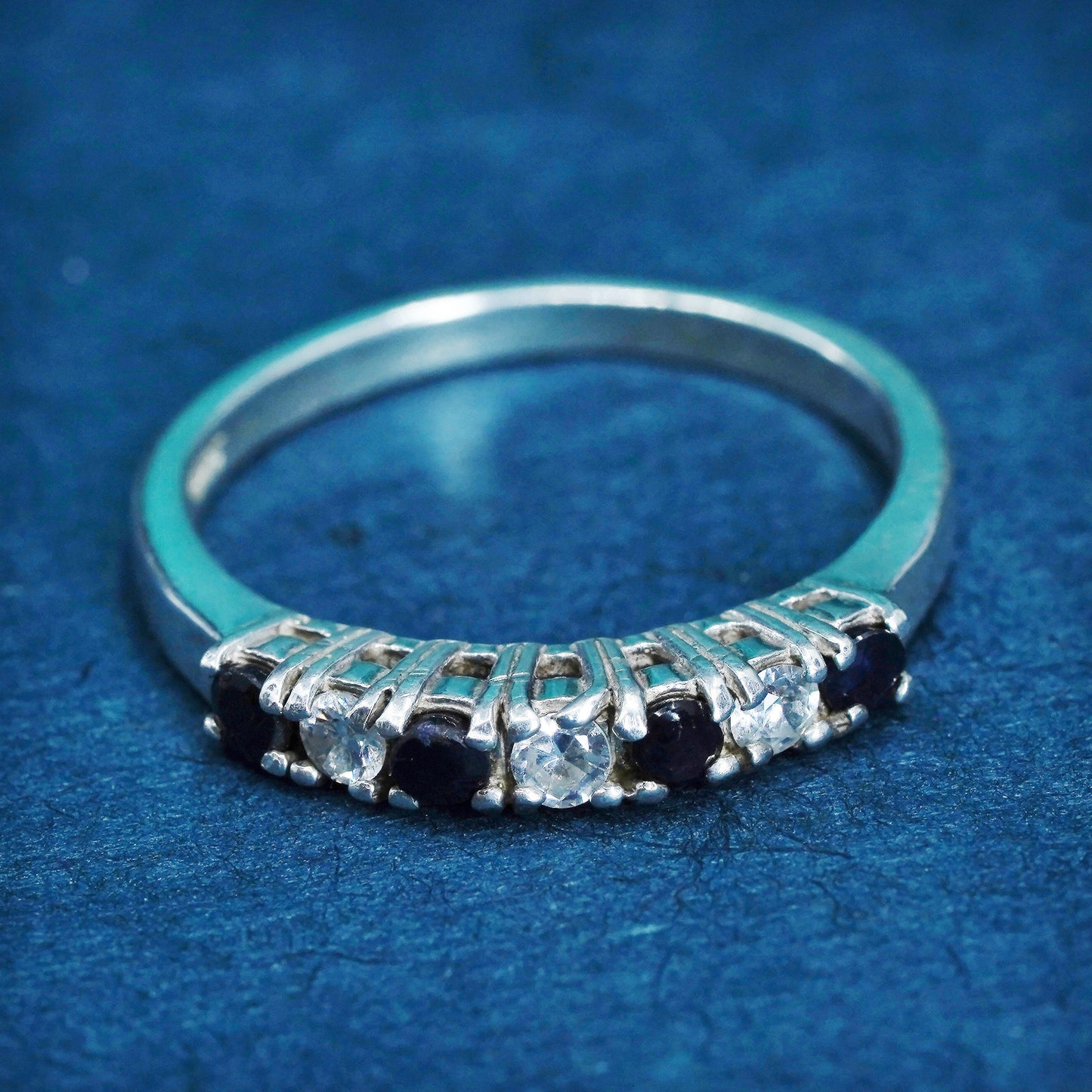 Size 8, vintage Sterling 925 silver handmade stackable band ring with sapphire