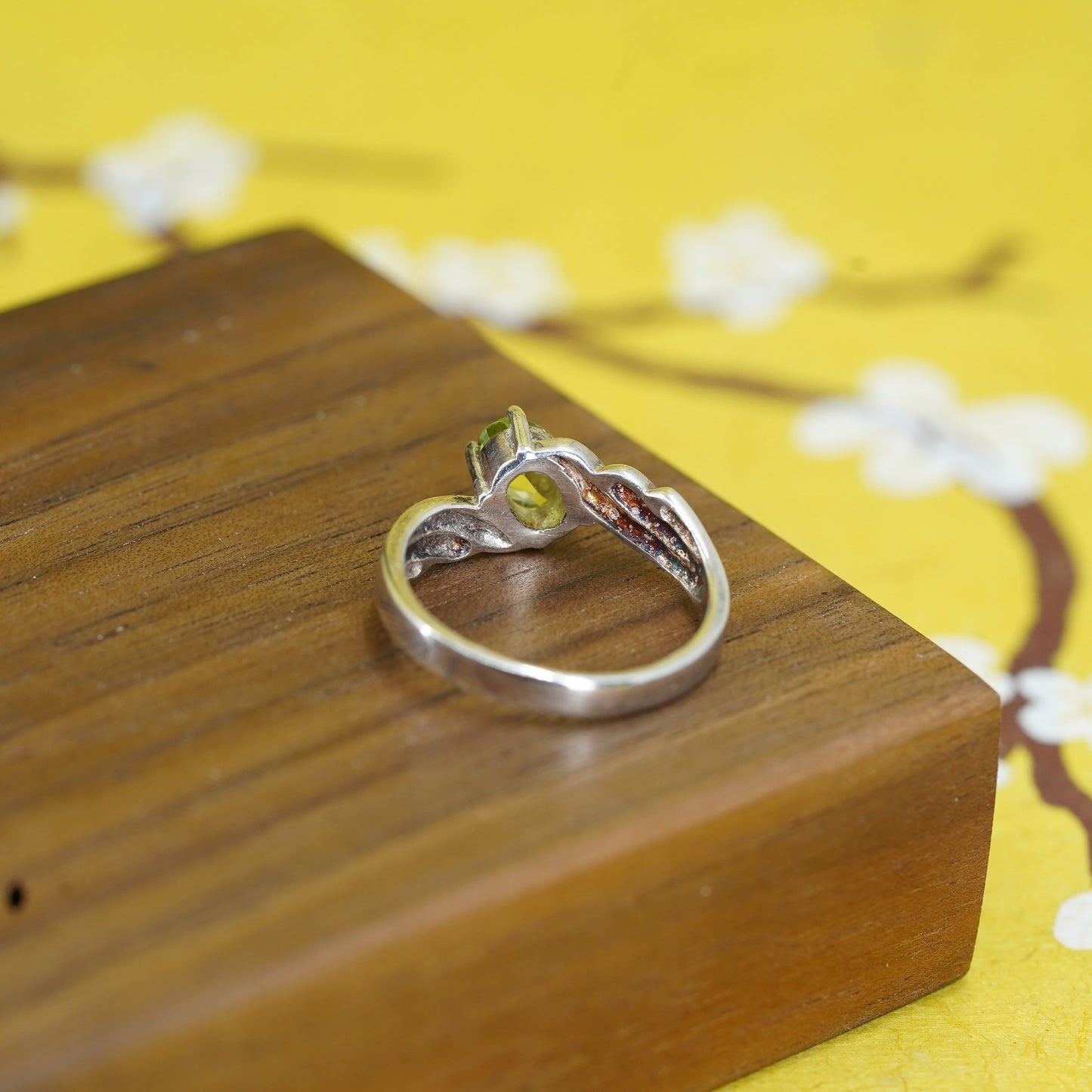 Size 8, vintage Sterling 925 silver handmade ring with oval peridot