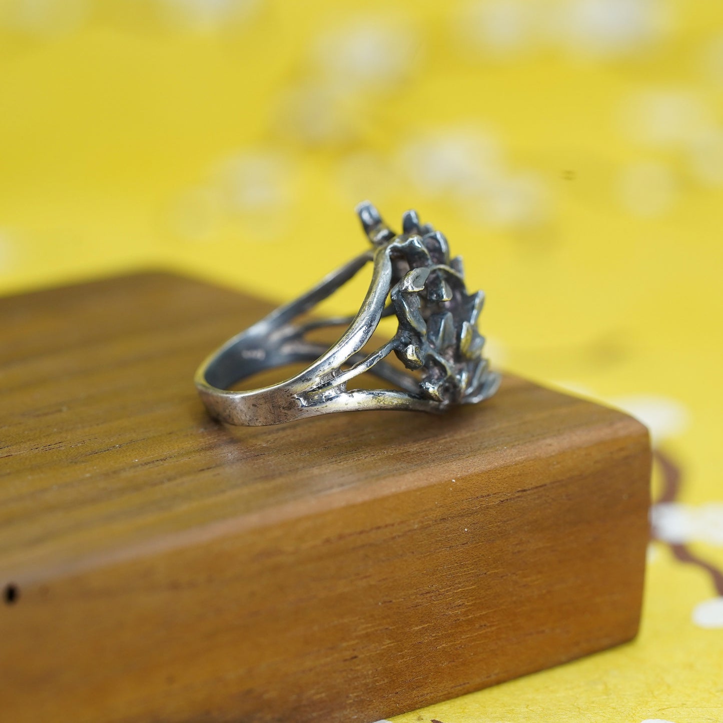 Size 7.5, Israel Sterling silver ring, southwestern style, 925 leaves band