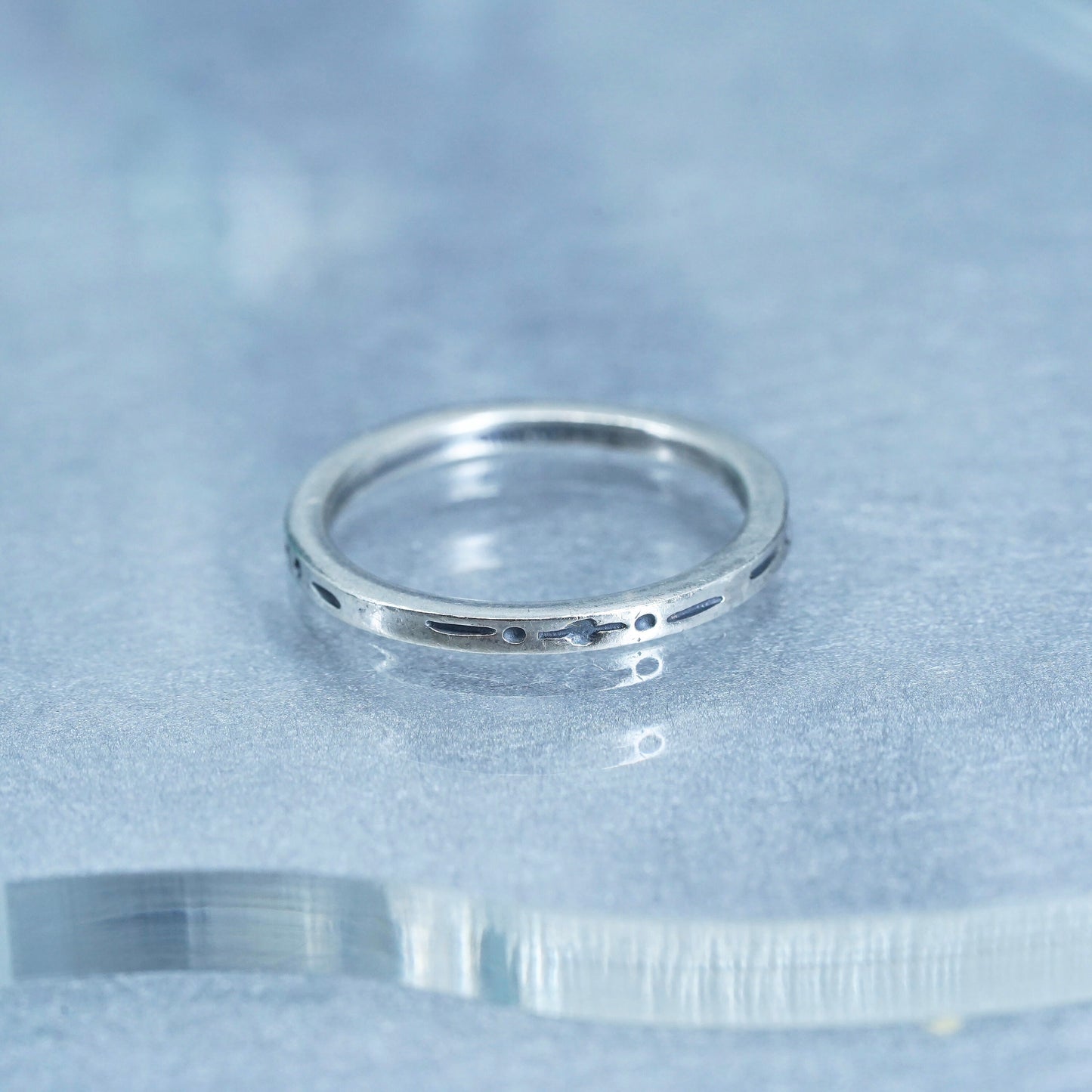 Size 8, vintage southwestern Sterling 925 silver wedding ring, stackable band