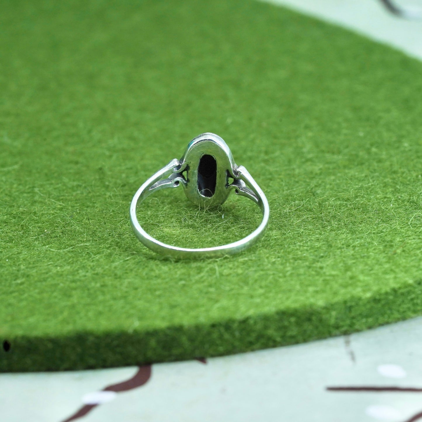 Size 6.75, vtg 925 sterling silver handmade ring, band oval black onyx inlay