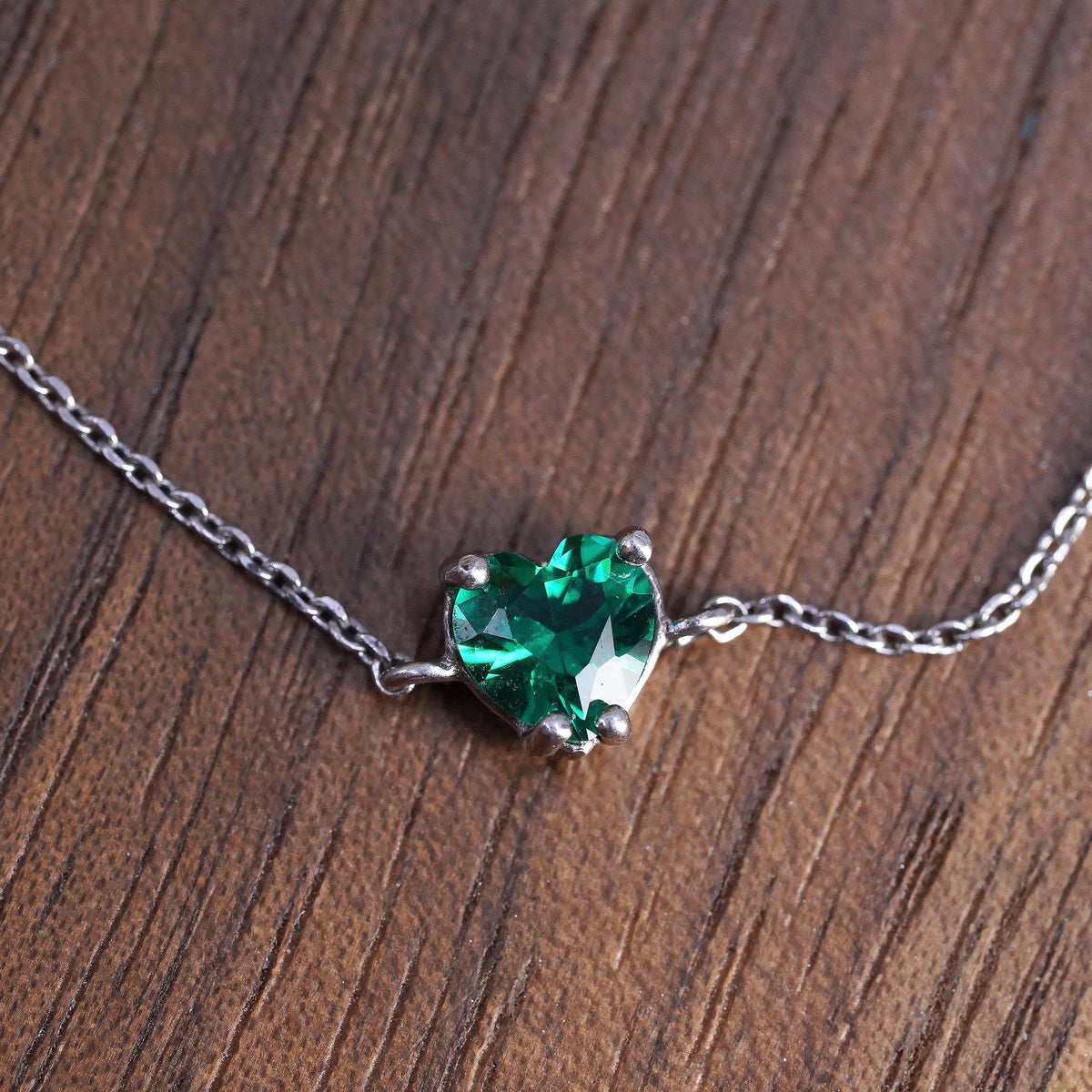 7.5", vintage sterling silver bracelet, 925 thin chain with crystal green heart