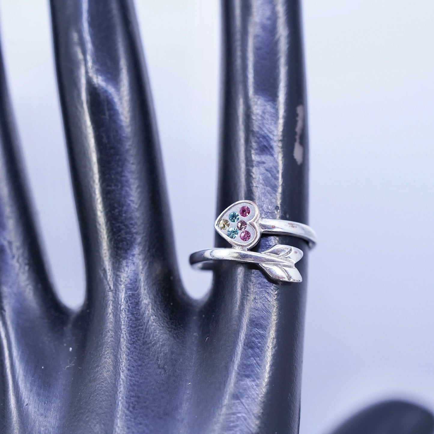 Size 7, vintage Sterling 925 silver ring, crystal arrow heart band