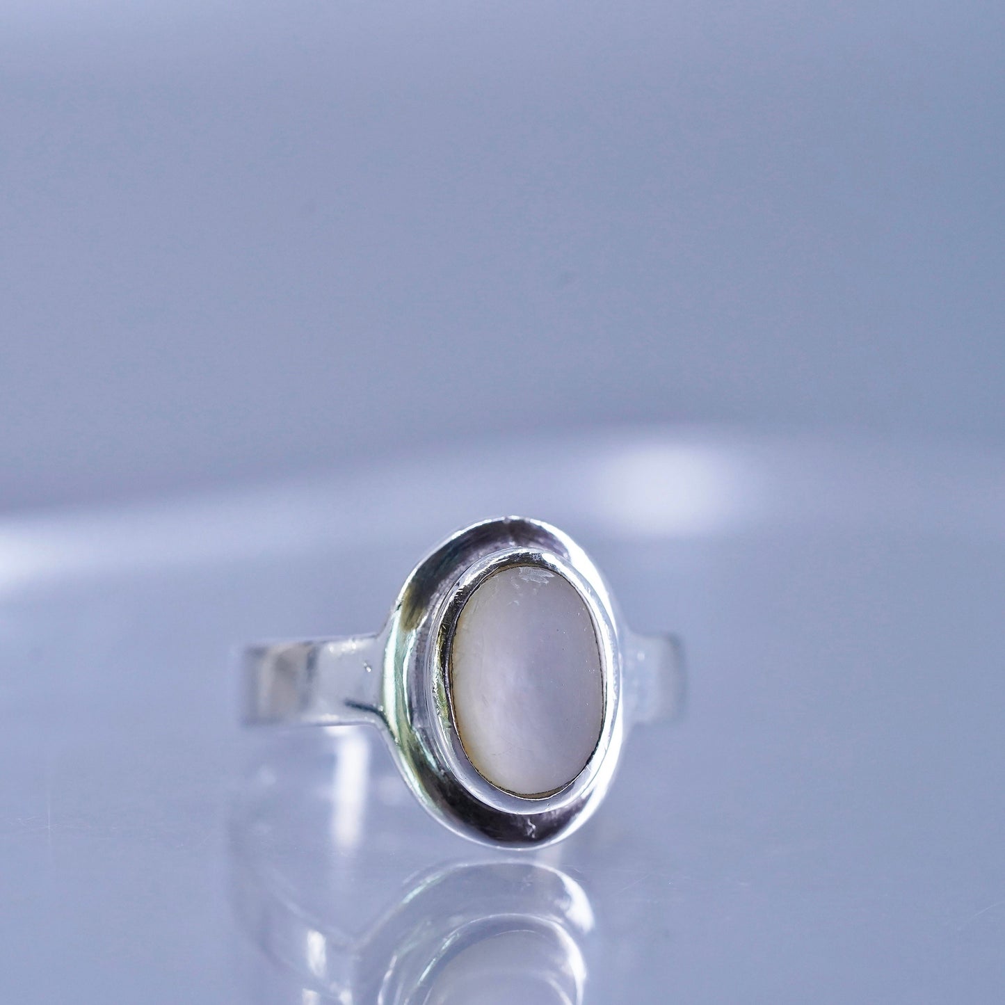 Size 6, Native American navajo Sterling 925 silver ring white mother of pearl