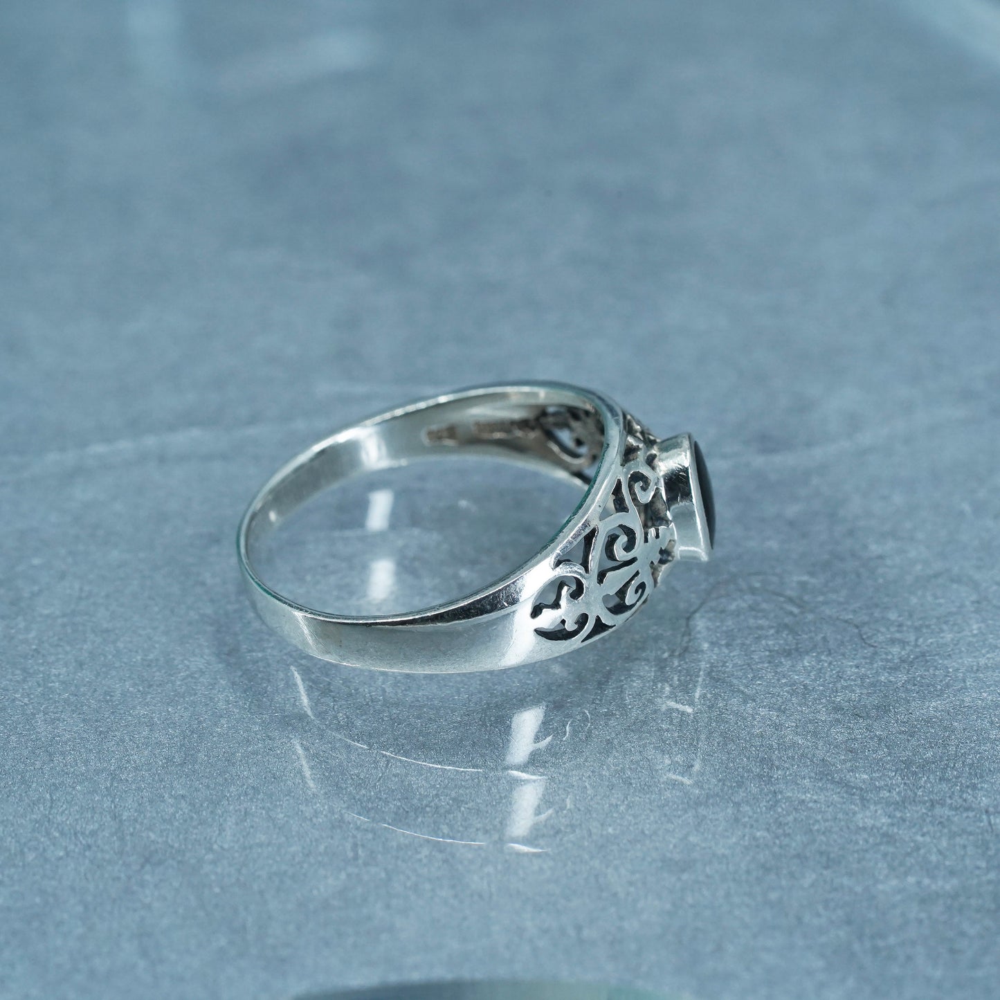 Size 9, vintage Sterling 925 silver handmade filigree ring with onyx