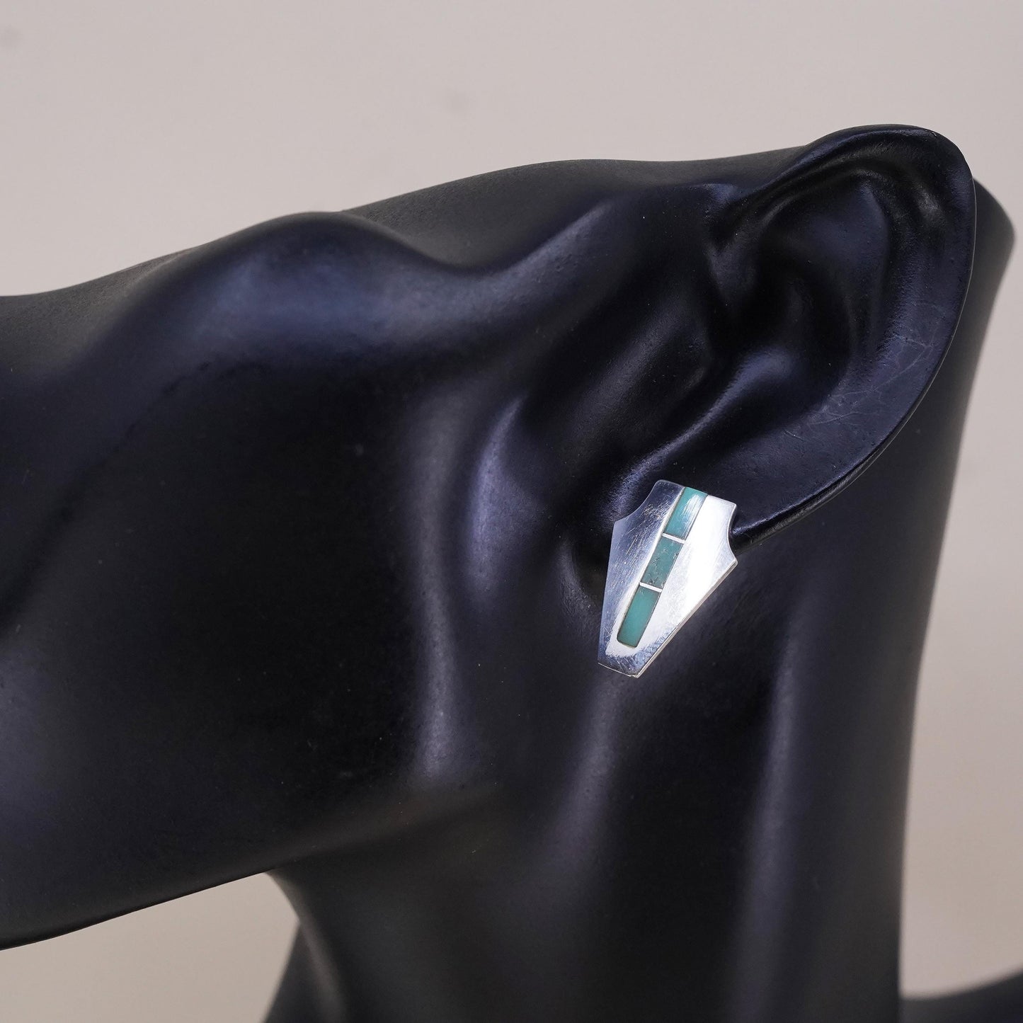 VTG Native American Ray Tracey Knifewing sterling silver single earring, stud