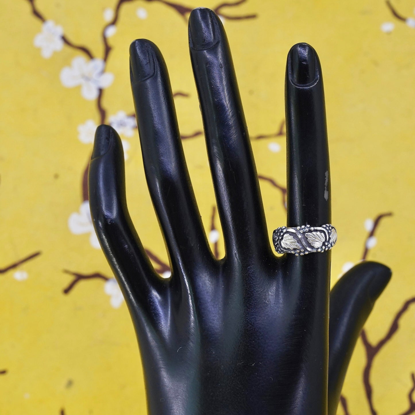 Size 6.5, Wheeler jewelry Sterling silver ring, 925 band with grape vine leaves