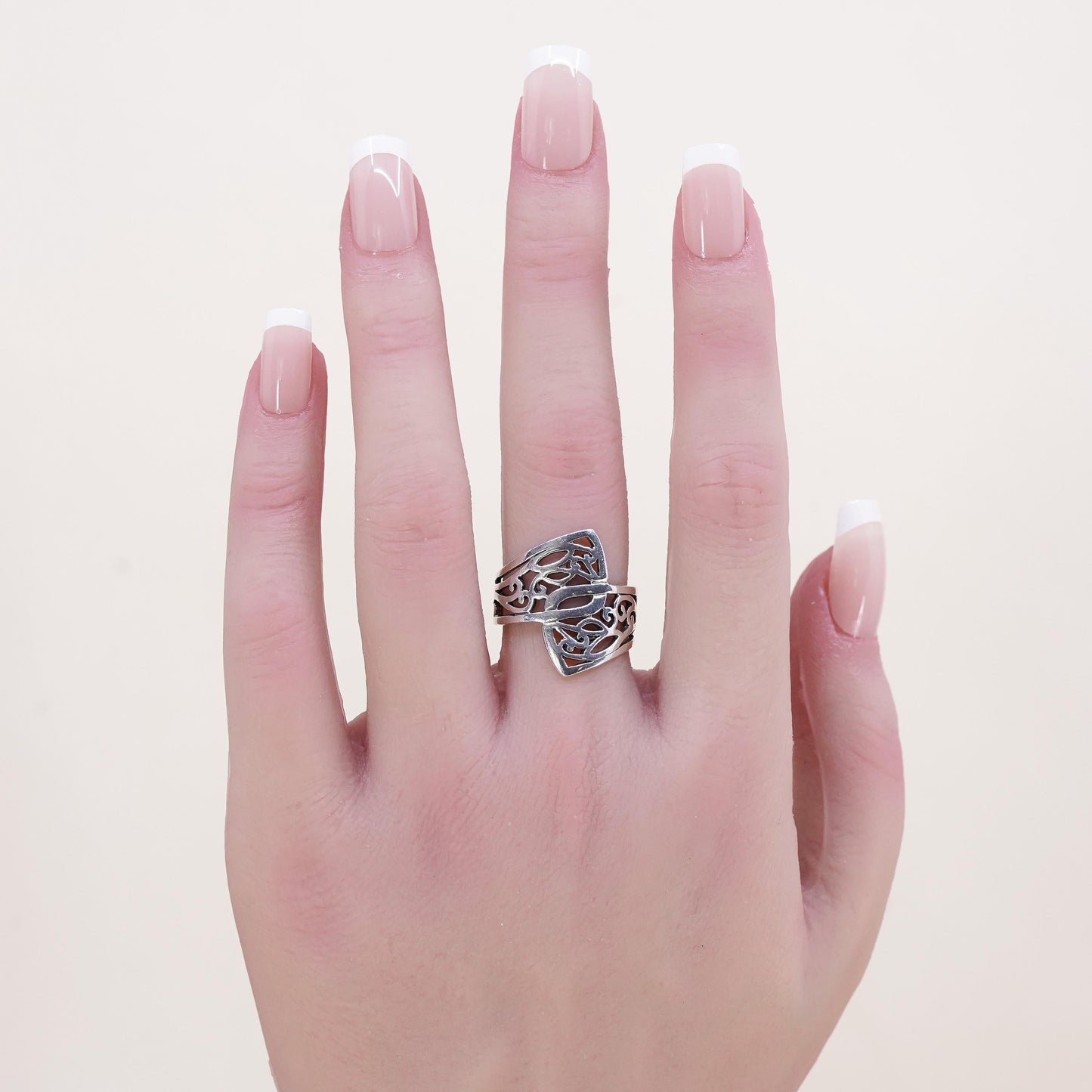 Size 7, vintage Sterling silver handmade ring, 925 band w/ filigree swirl band