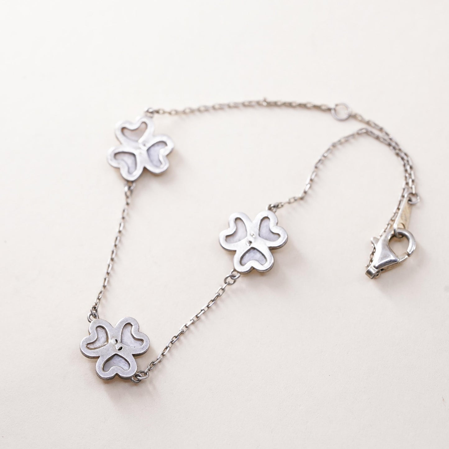 7.5”, sterling 925 silver tennis bracelet, mother of pearl lucky clover flower