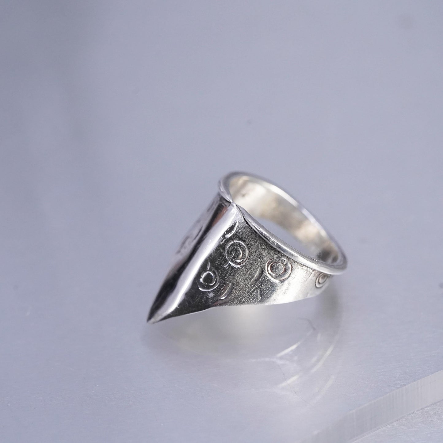 Size 4.25, vintage Sterling 925 silver handmade ring, finger guard band