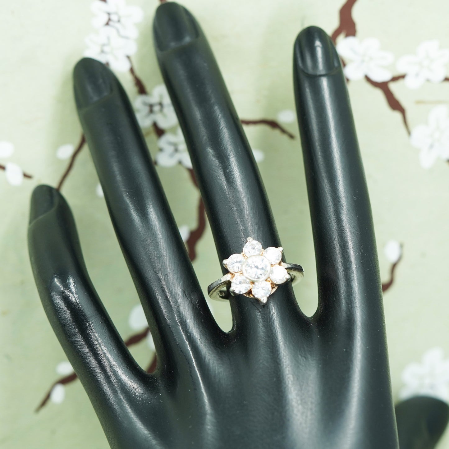 Size 7, vtg 925. Sterling silver flower ring with cluster CZ, engagement ring