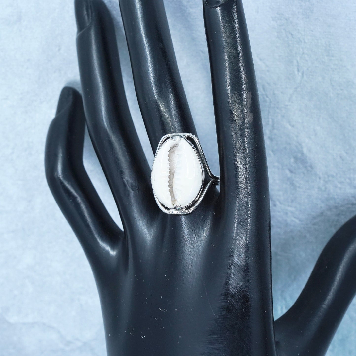 Size 9, vintage Sterling 925 silver handmade ring with shell