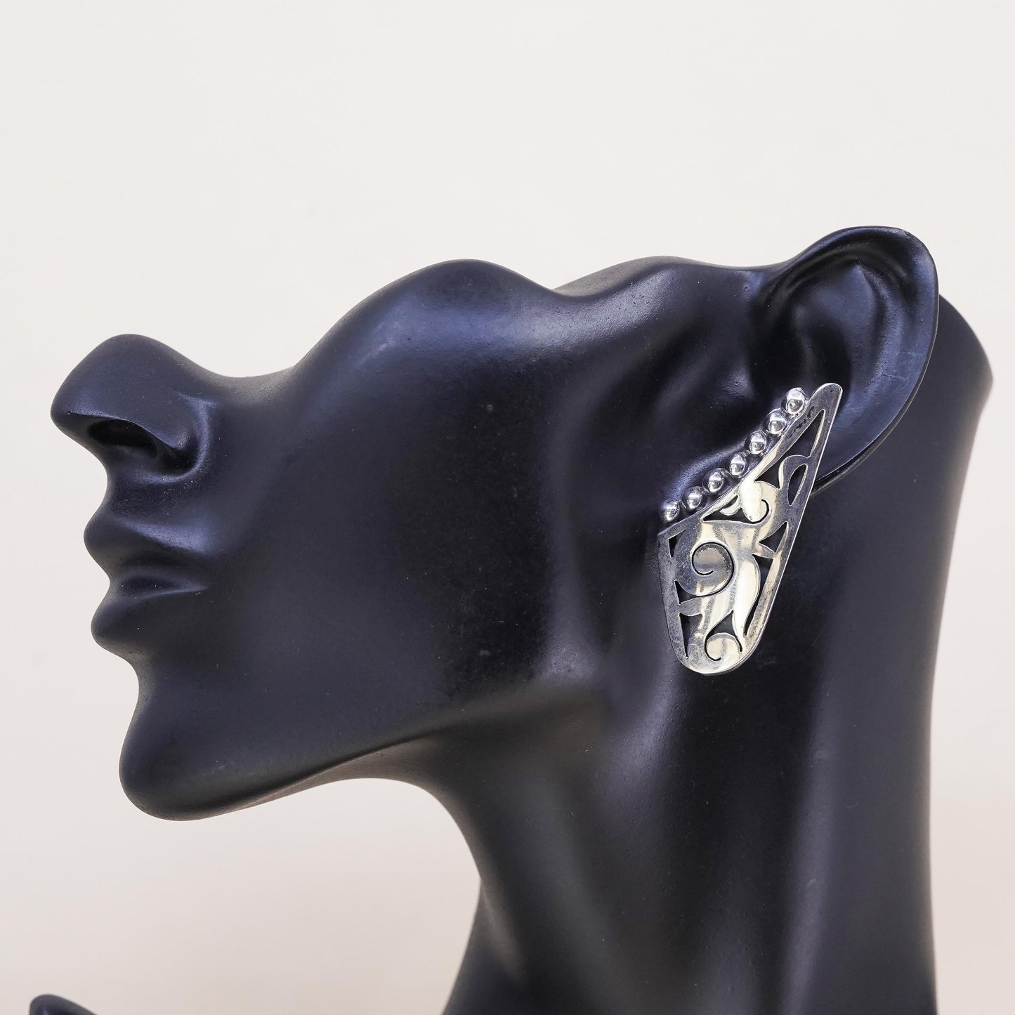 Vintage Mexican sterling silver single earring, 925 screw back with cut out