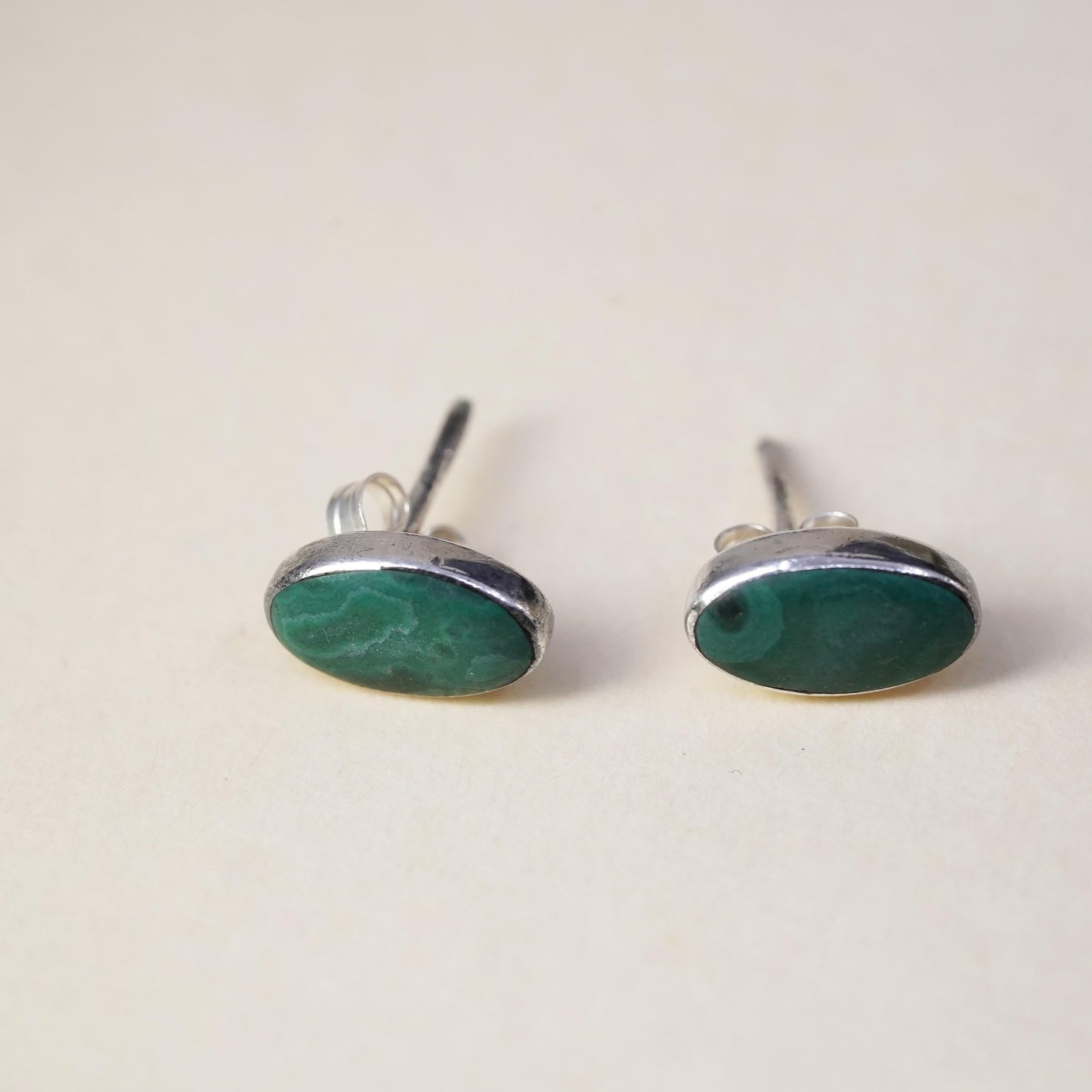 southwestern Native American Sterling silver earrings, 925 studs oval malachite