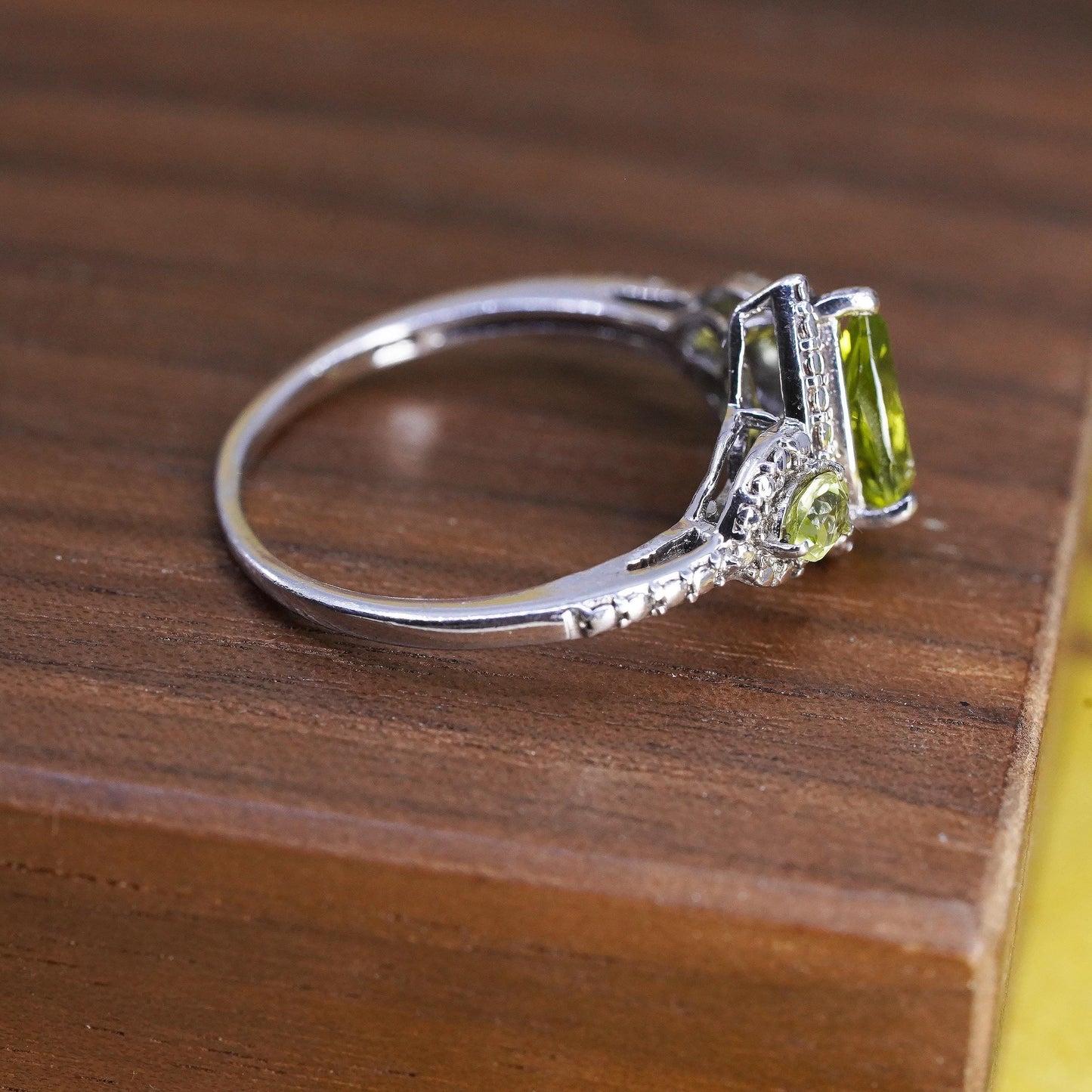 Size 9.5, vintage Sterling 925 silver ring teardrop peridot cluster diamond