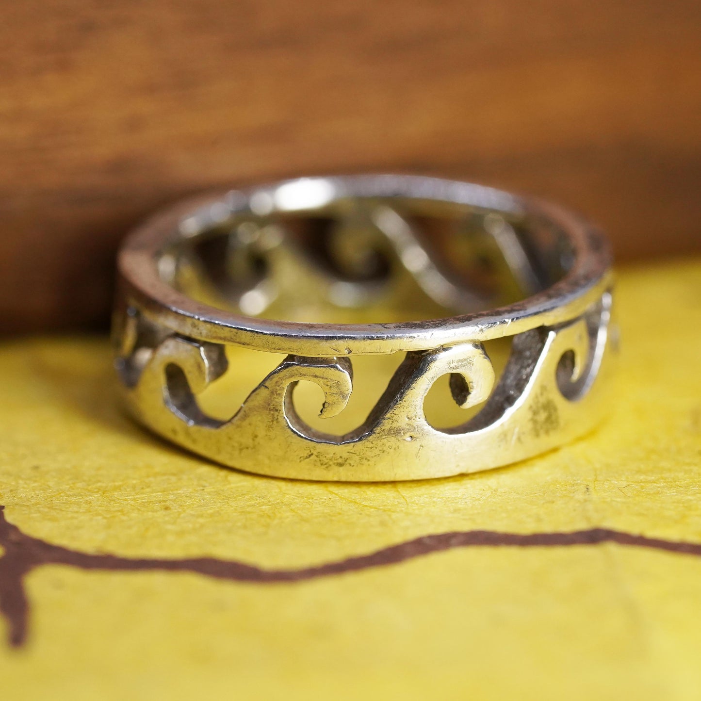 Size 8, vintage southwestern Sterling silver ring, 925 wavy wave cutout band