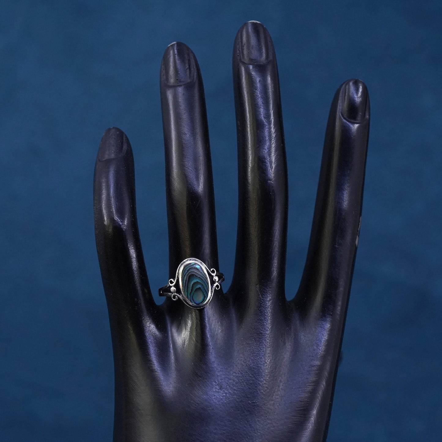 Size 8, vintage sterling 925 silver handmade ring with oval abalone inlay