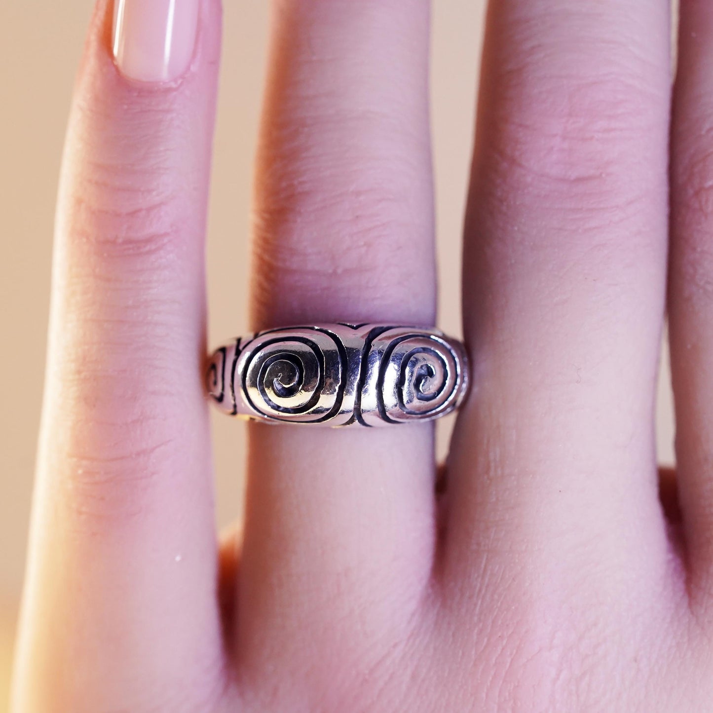 Size 7.75, VTG sterling silver handmade spiral relief ring, 925 stackable band