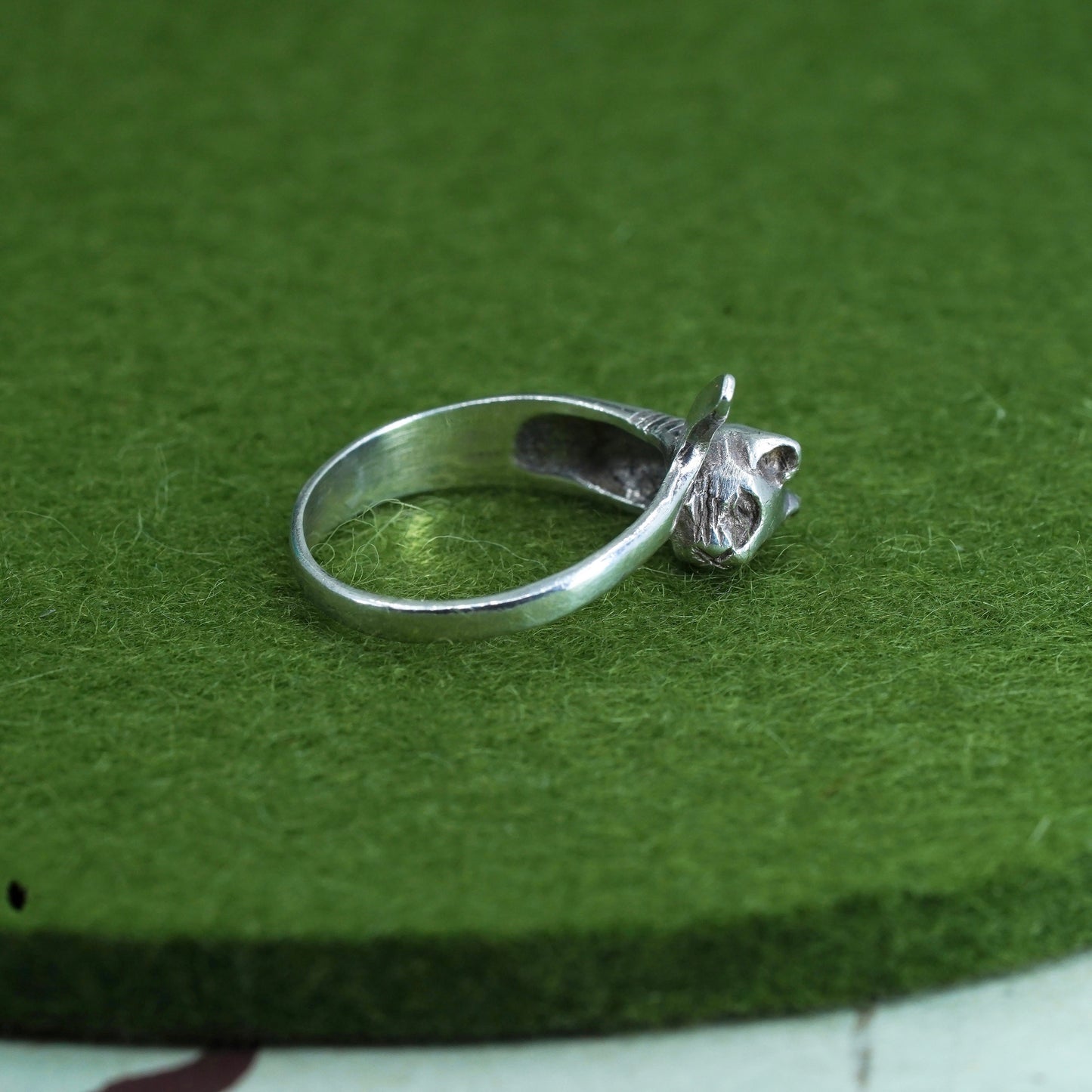 Size 6, vintage sterling silver handmade ring. 925 silver cat band