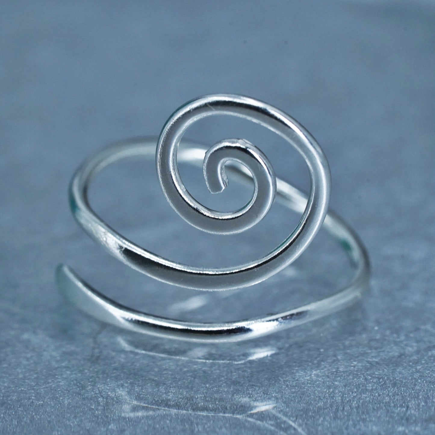Size adjustable, VTG southwestern Sterling 925 silver ring, wrap spiral band