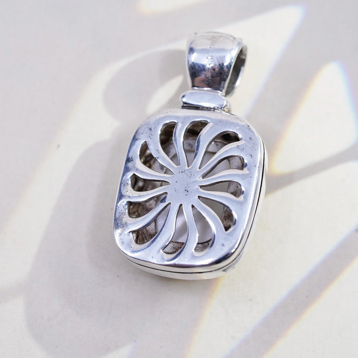 GV Gemvara 14K yellow gold sterling silver 925 pendant mother of pearl cable