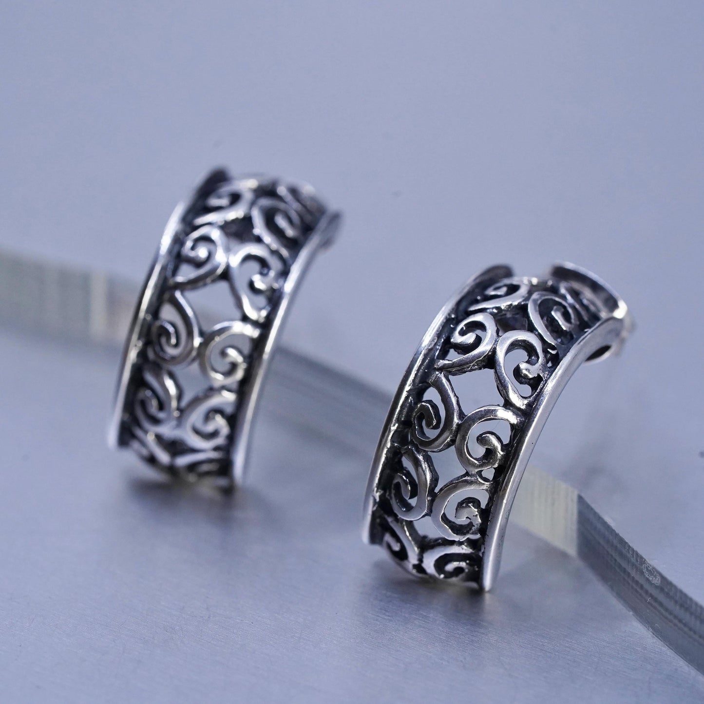 Vinatge Sterling silver Handmade Earrings, 925 Filigree huggie Studs