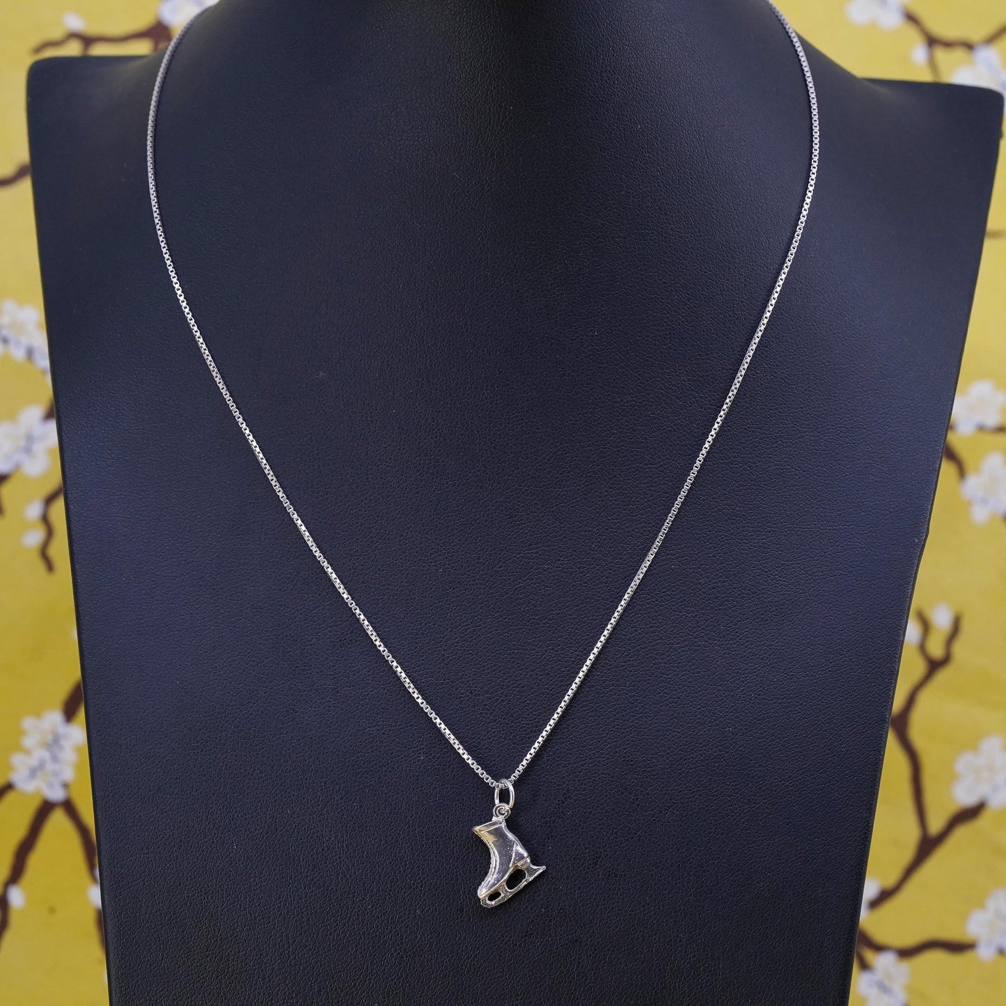 18” 1mm, vintage Italian Sterling silver necklace, 925 box chain w/ skiing shoe