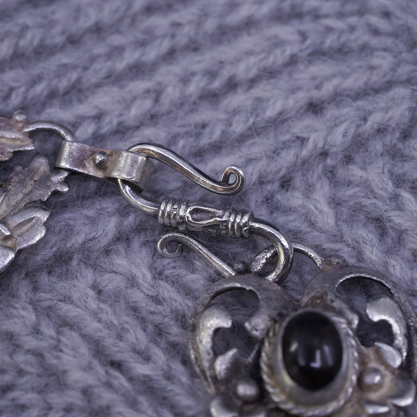 6.5”, vintage sterling 925 silver handmade swirly link bracelet with garnet