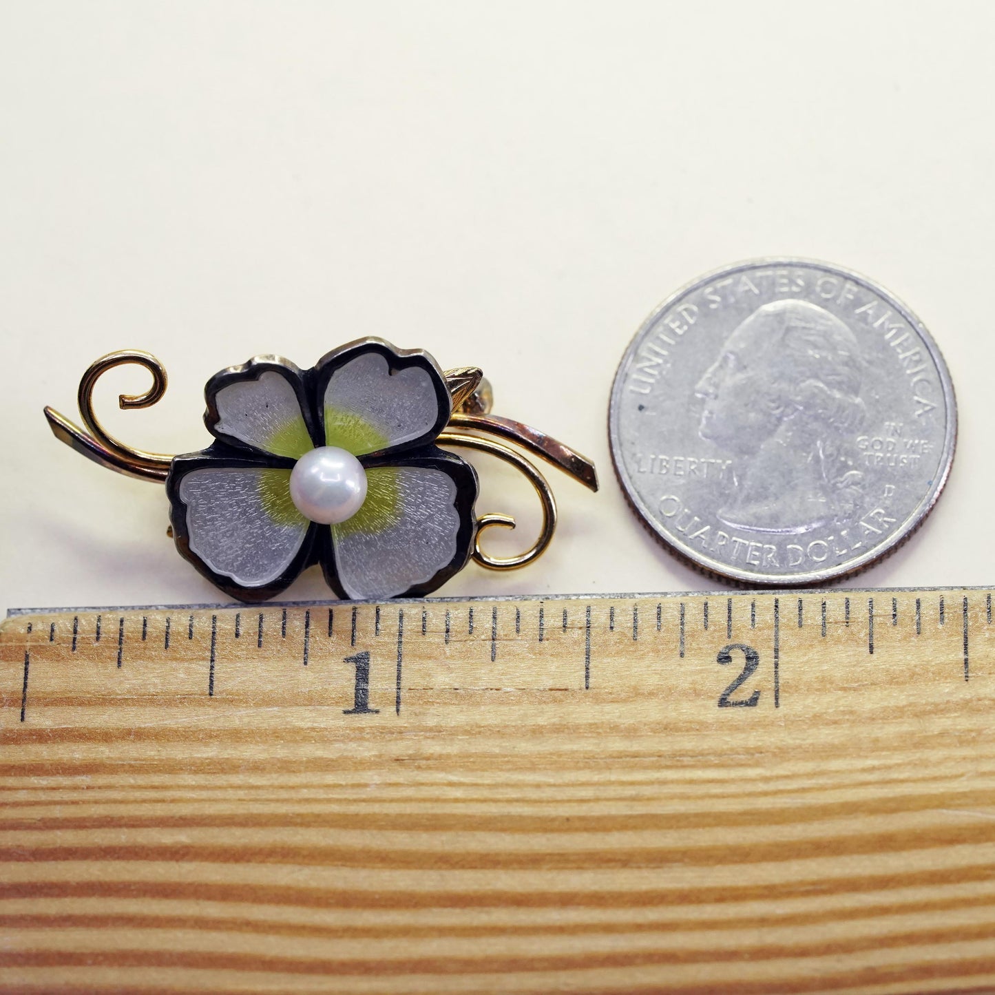 Vintage Creed Sterling 925 silver white enamel flower brooch Pin pink pearl