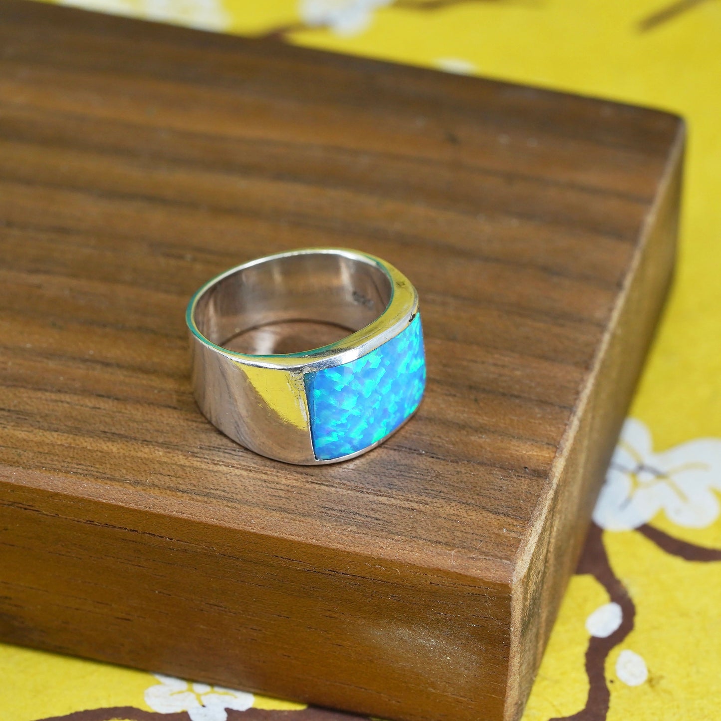 Size 7, vintage Sterling 925 silver modern wide band ring with opal