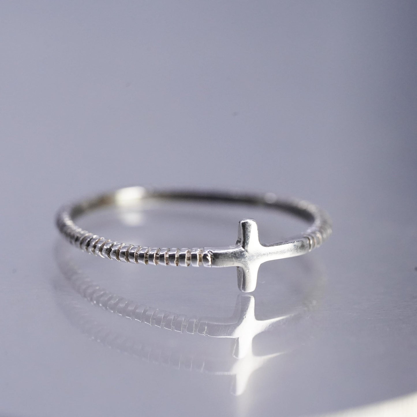 Size 9, vintage southwestern Sterling 925 silver cross ring, stackable band