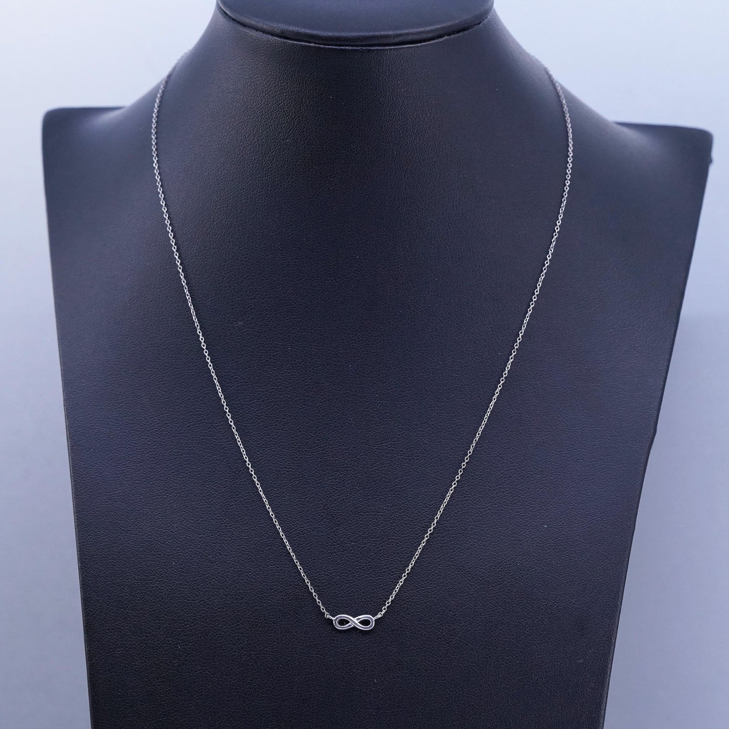18”, vintage Sterling 925 silver circle pendant necklace with infinity pendant
