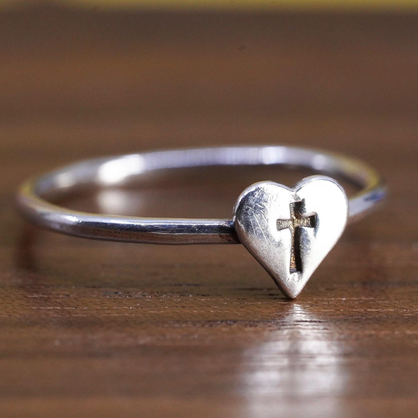 Size 5.75, VTG sterling silver handmade ring, heart 925 stackable band cross