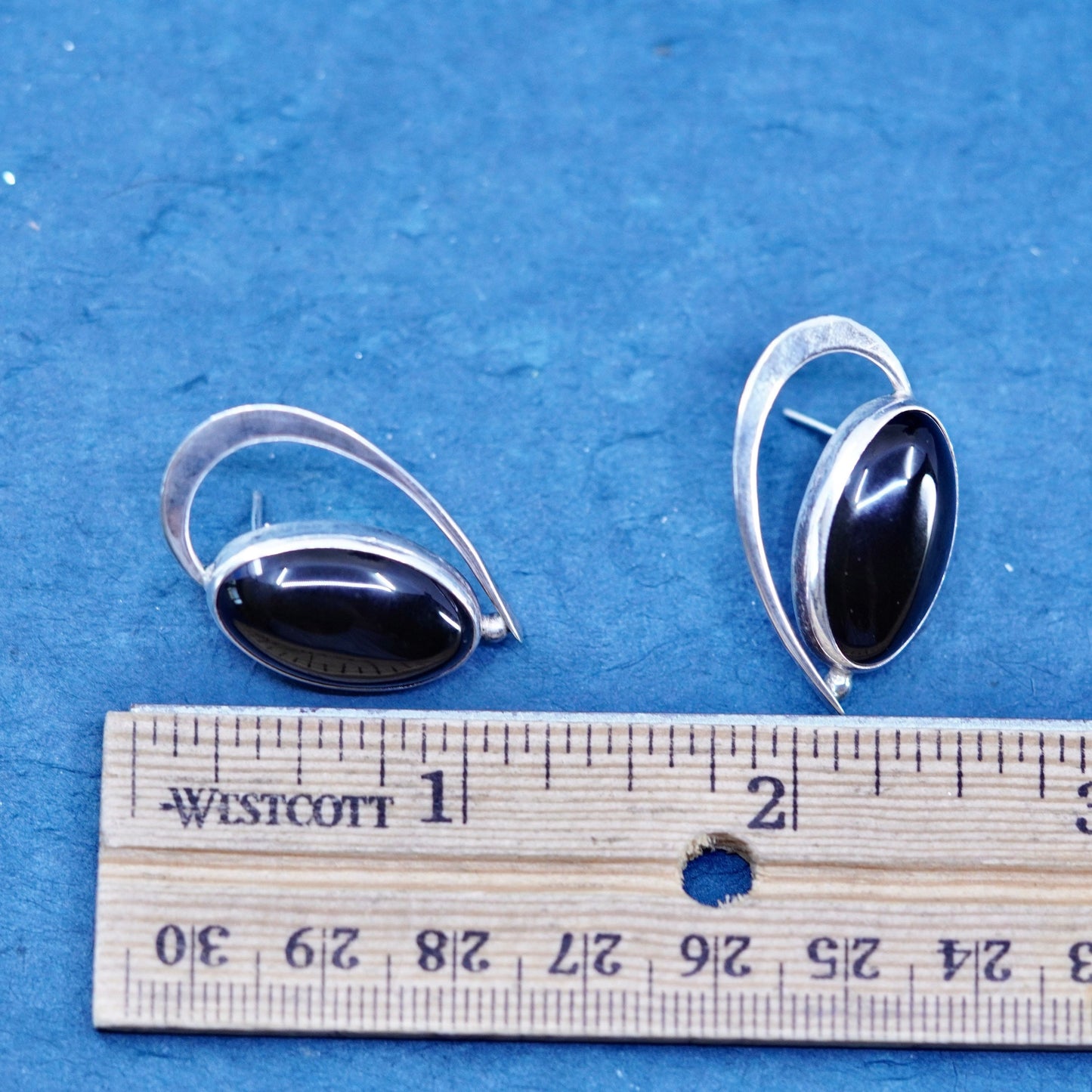 Vintage Native American sterling silver earrings, 925 Teardrop studs with onyx