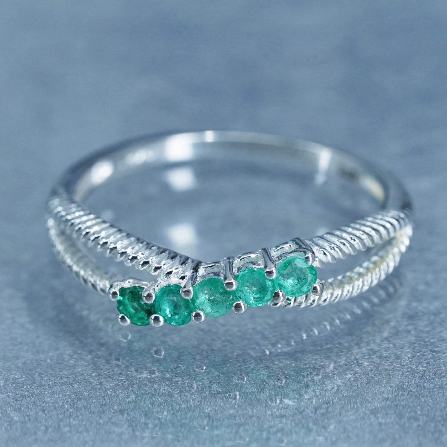 Size 8.25, vintage Sterling 925 silver handmade ring w/ emerald, stackable band