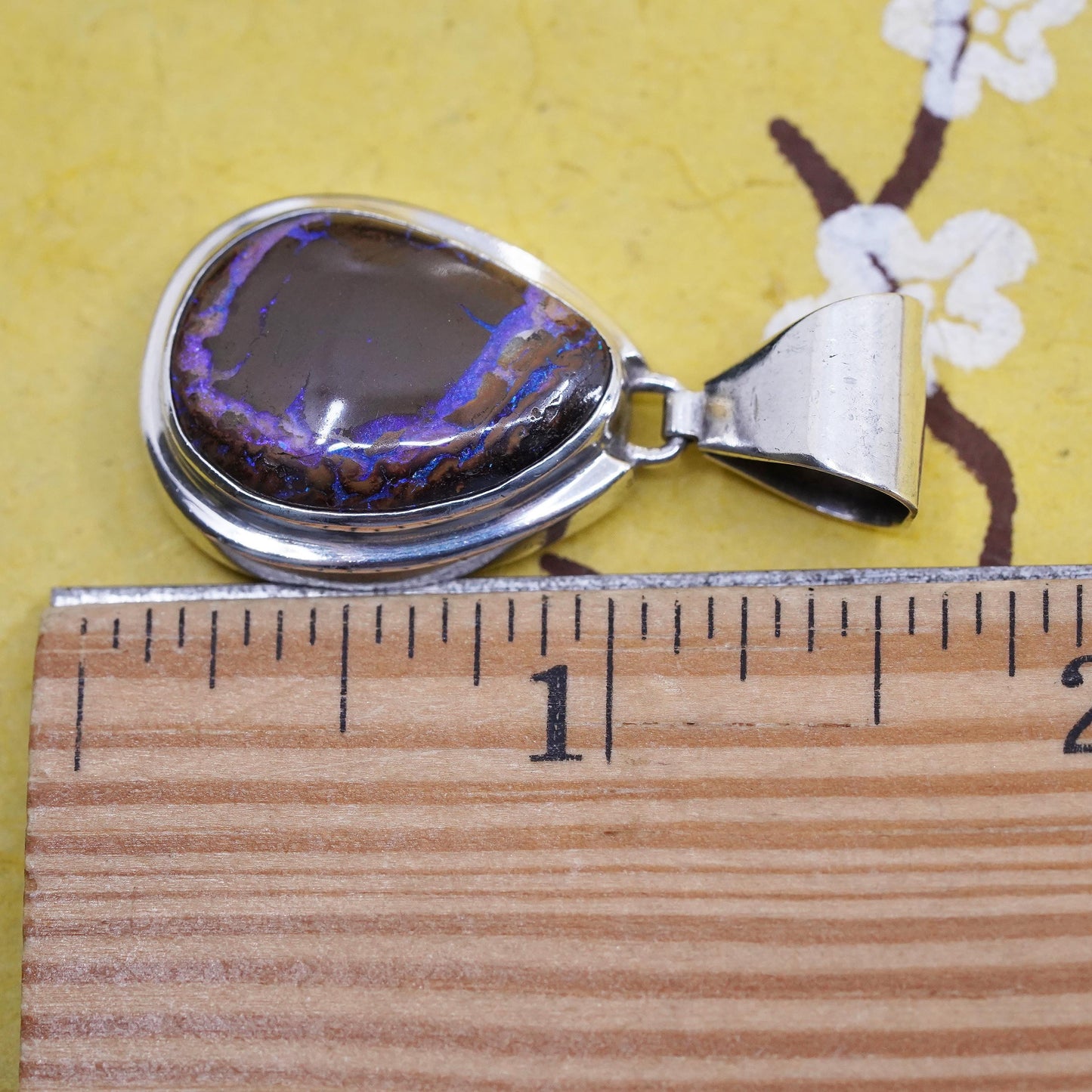 southwestern Native American Sterling 925 silver teardrop pendant opal, elegant