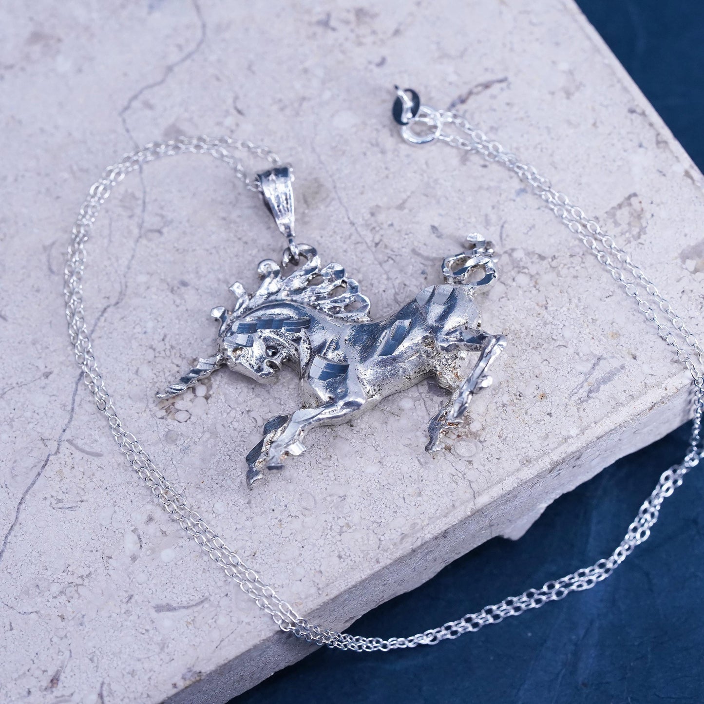 7.7g, RARE 18K white gold detailed unicorn pendant sterling silver Necklace