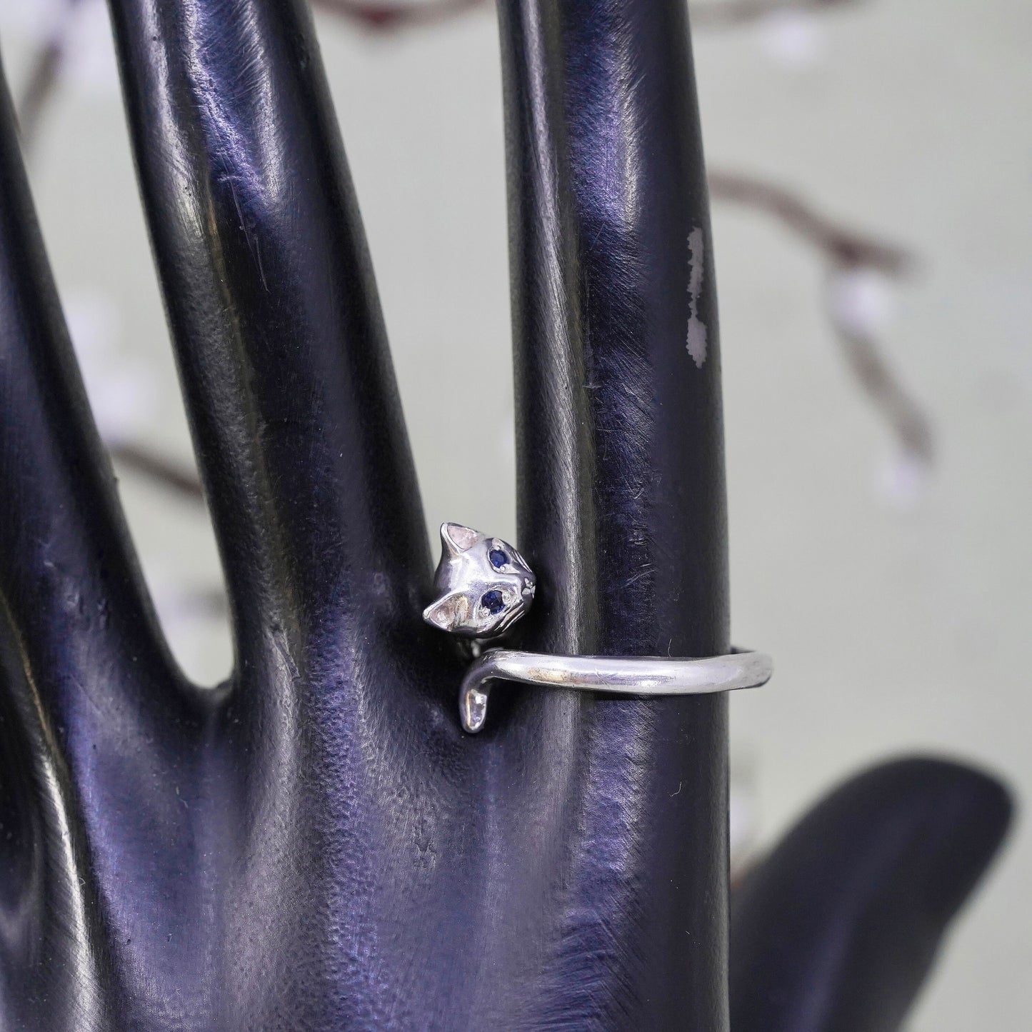 Size 7.5, vintage sterling silver handmade ring. 925 silver cat band
