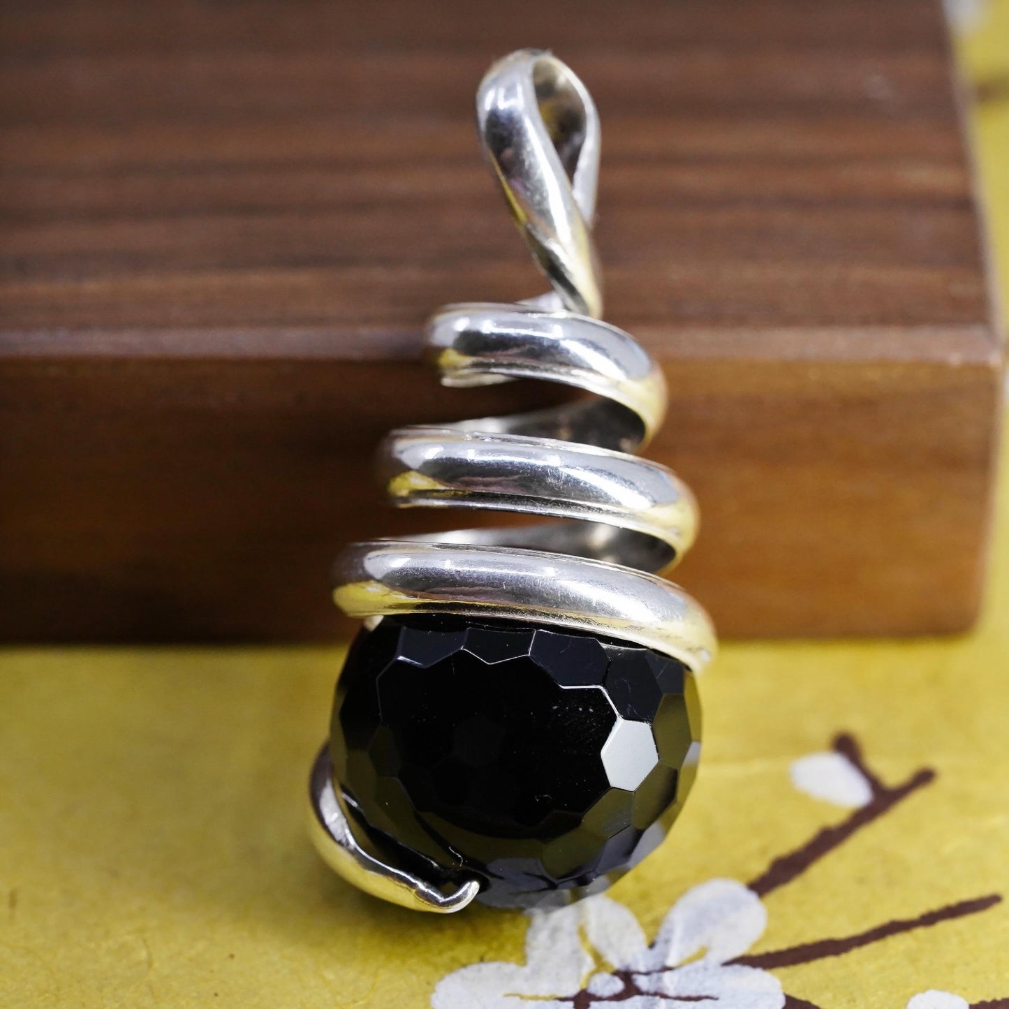 southwestern Sterling 925 silver sprial teardrop pendant with black onyx bead