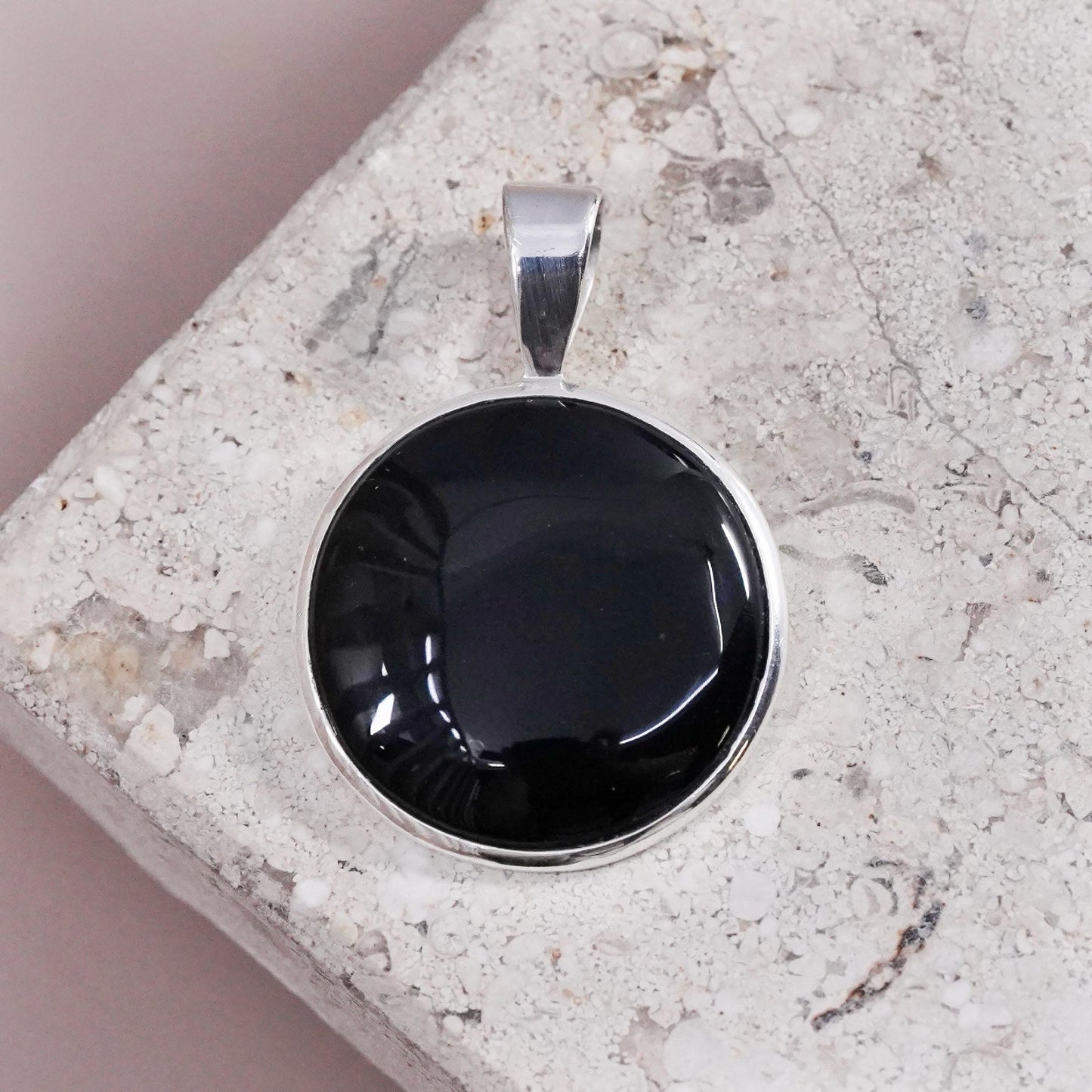 Vintage Sterling 925 silver handmade circle pendant with onyx inlay