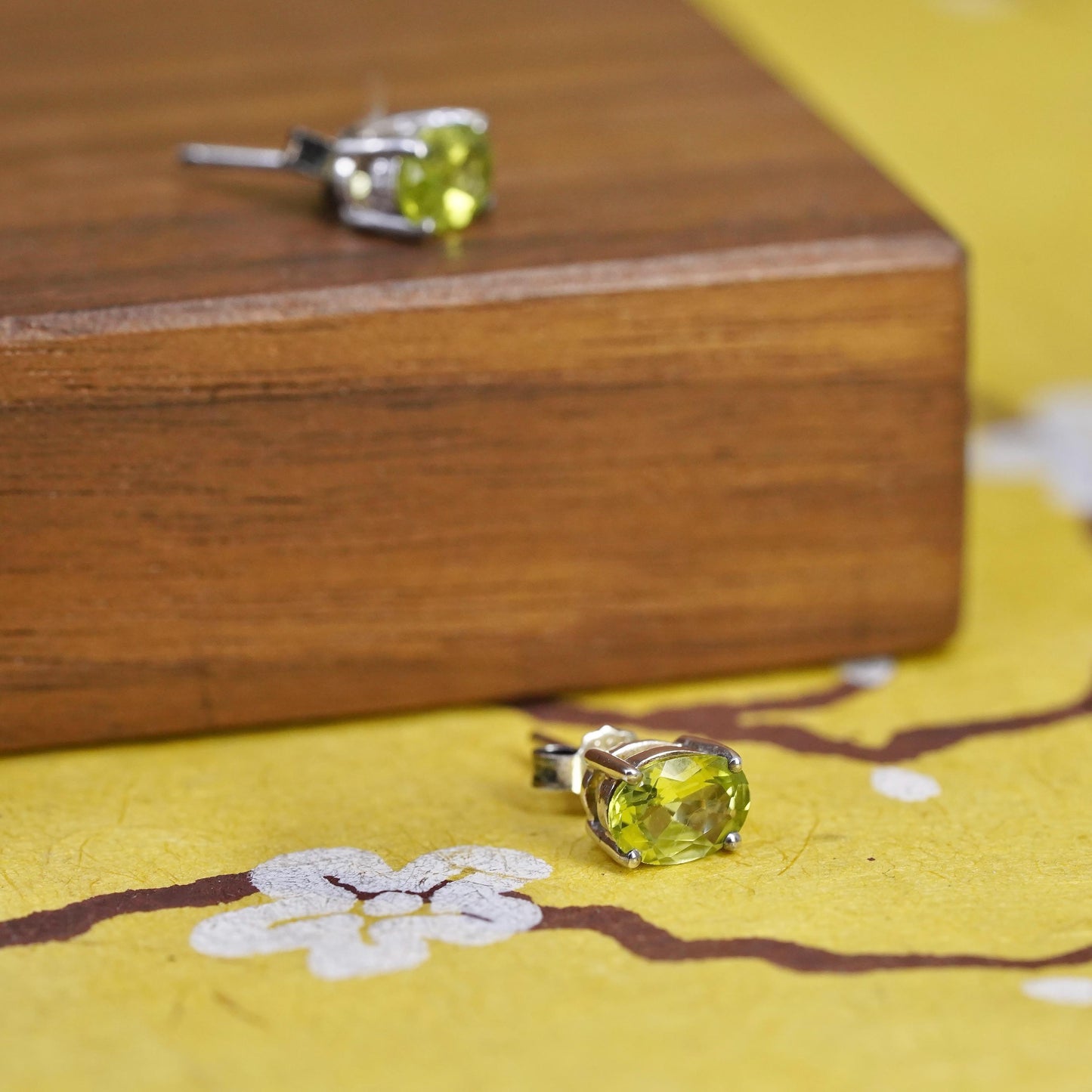 Vintage Sterling 925 silver oval peridot studs earrings
