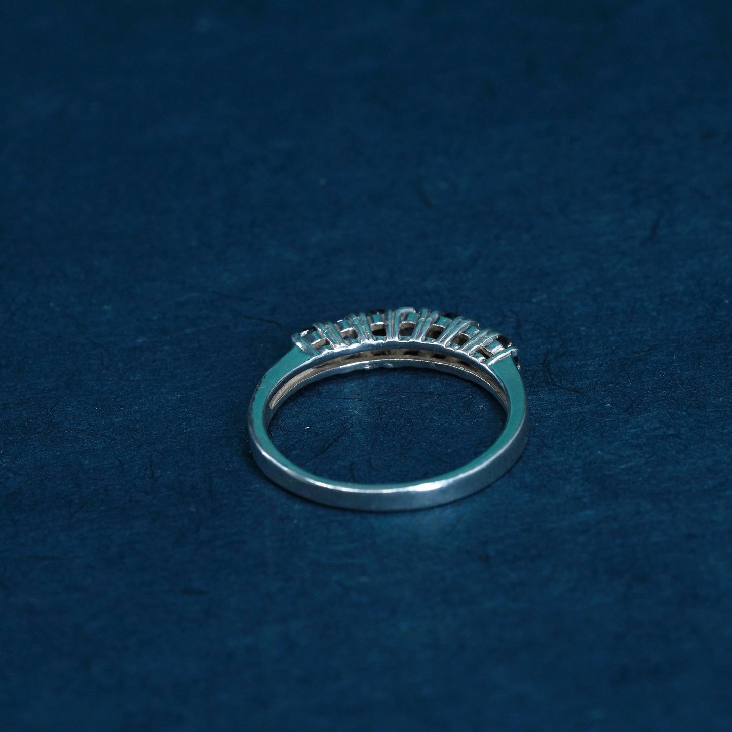 Size 8, vintage Sterling 925 silver handmade stackable band ring with sapphire