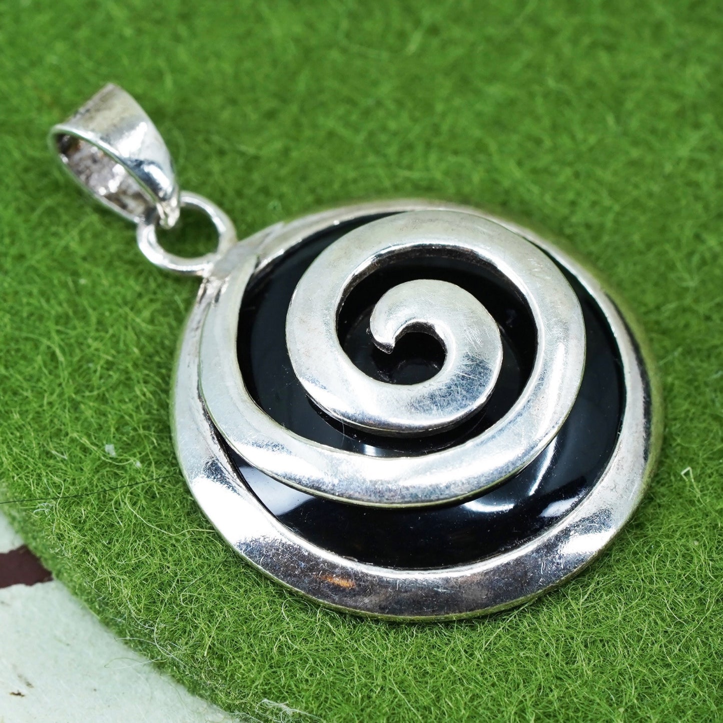 handmade sterling silver 925 pendant with round black onyx and spiral details