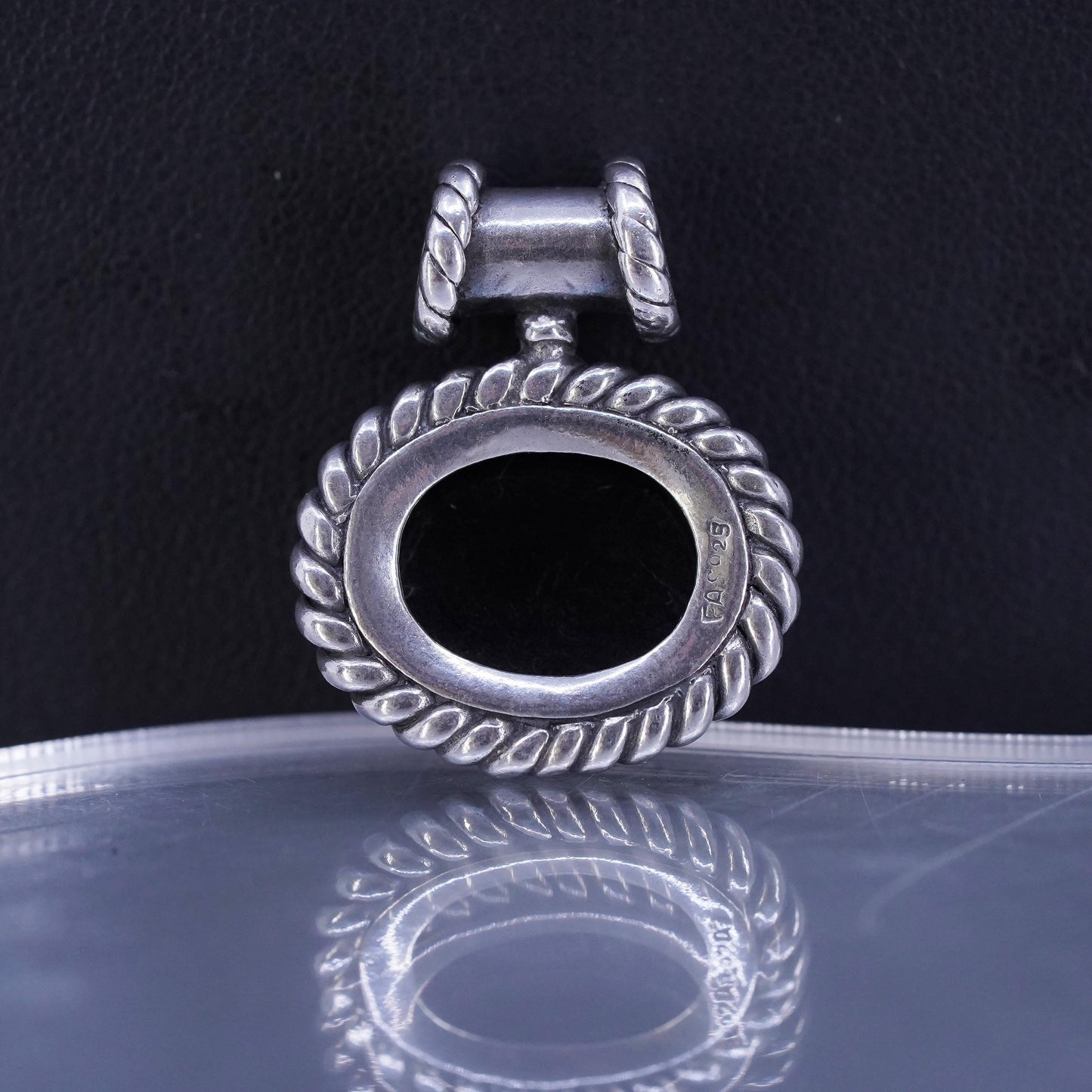 Vintage sterling 925 silver handmade oval pendant with onyx and cable around