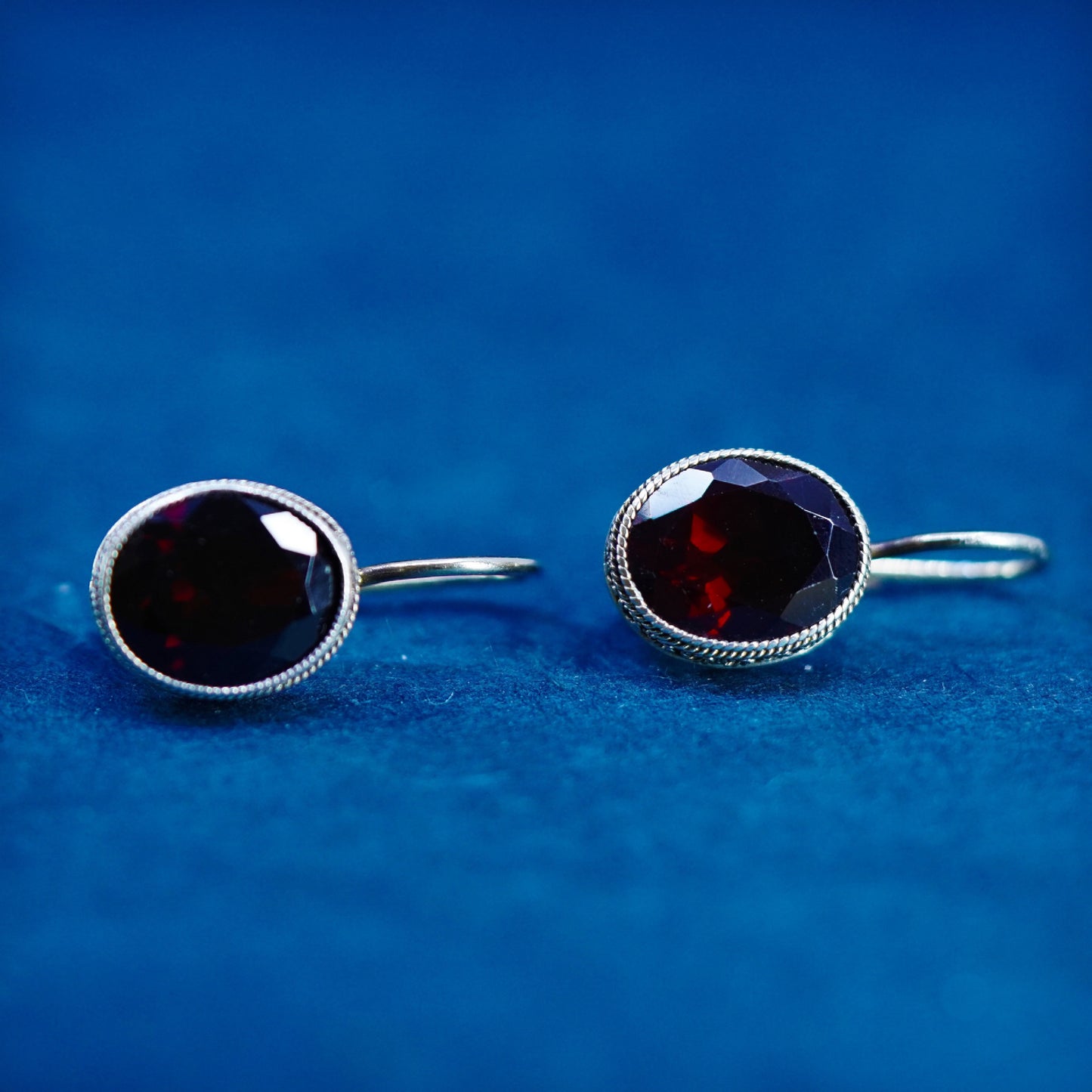 Vintage Sterling Silver 925 garnet Earrings with filigree Details