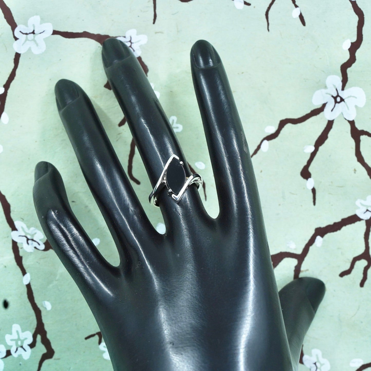 Size 8.25, Vintage sterling silver 925 ring with obsidian